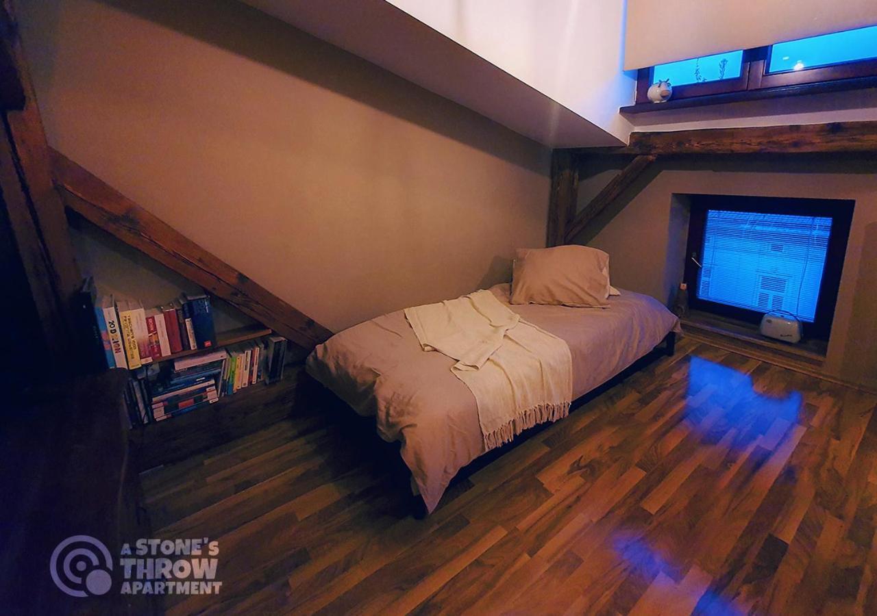 A Stone'S Throw Apartment Krakow Dış mekan fotoğraf